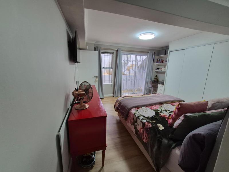 To Let 4 Bedroom Property for Rent in Oude Westhof Western Cape